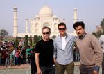 Tom Cruise, Anil Kapoor at the Taj Mahal, Delhi on 3rd Dec 2011 (13).JPG